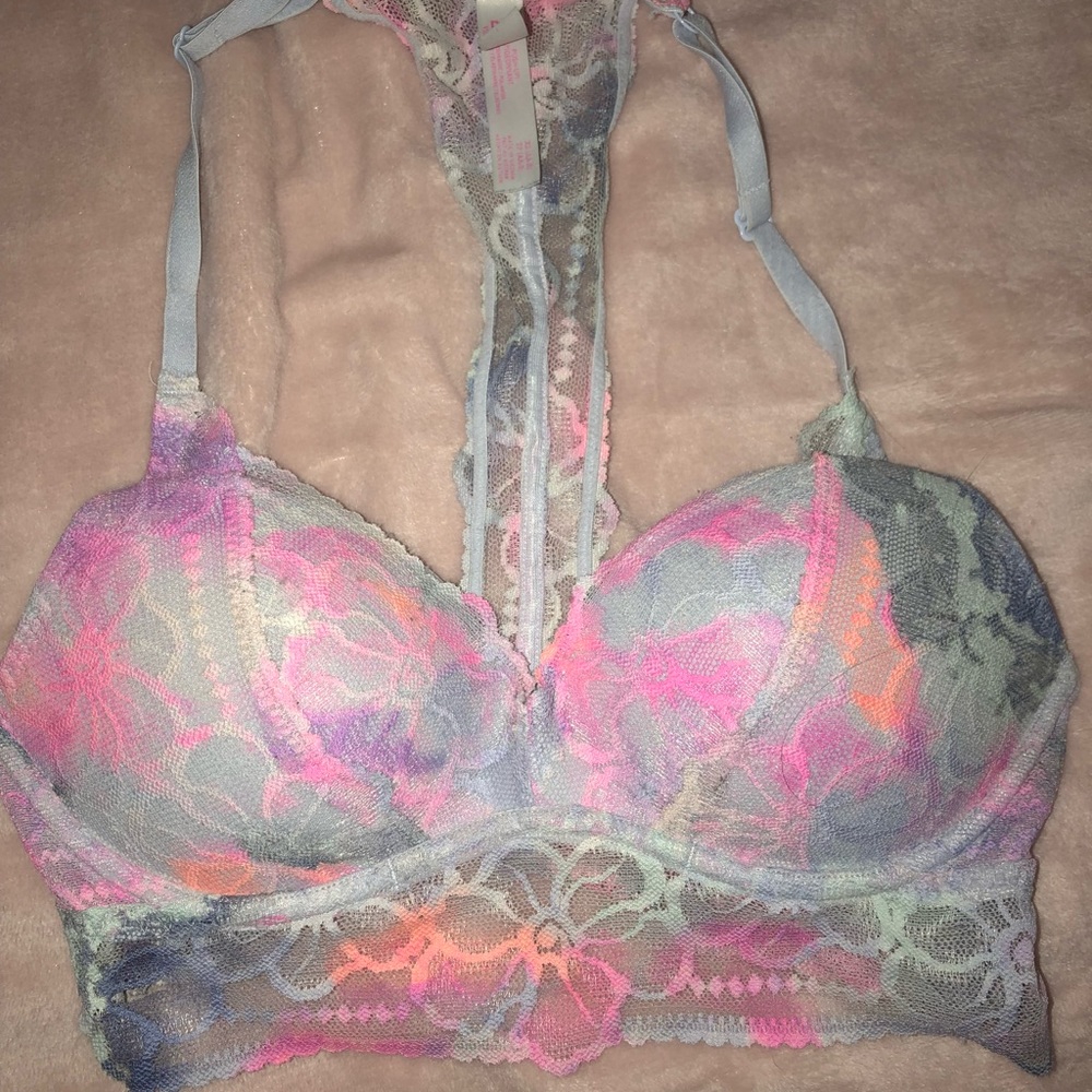 PINK vs bralette